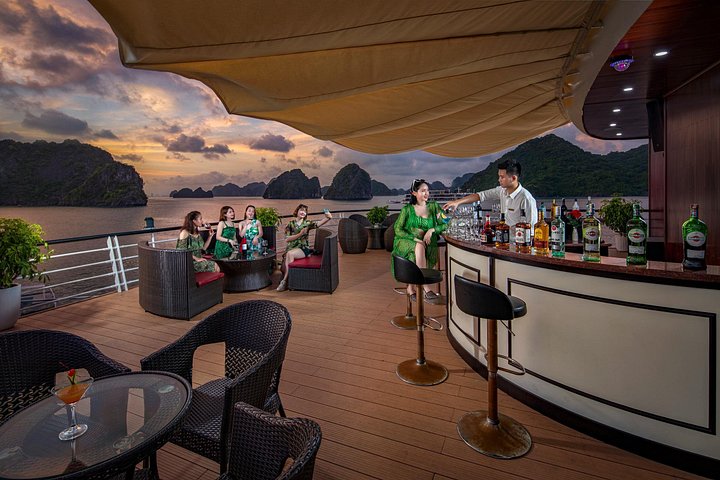 Lussuosa crociera notturna nella baia di Ha Long, Vietnam, con paesaggi mozzafiato e attività a bordo, foto 7 | wizardtrip