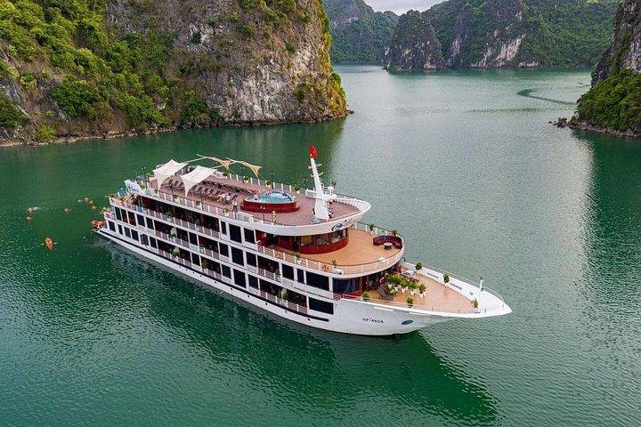 Lussuosa crociera notturna nella baia di Ha Long, Vietnam, con paesaggi mozzafiato e attività a bordo, foto 25 | wizardtrip