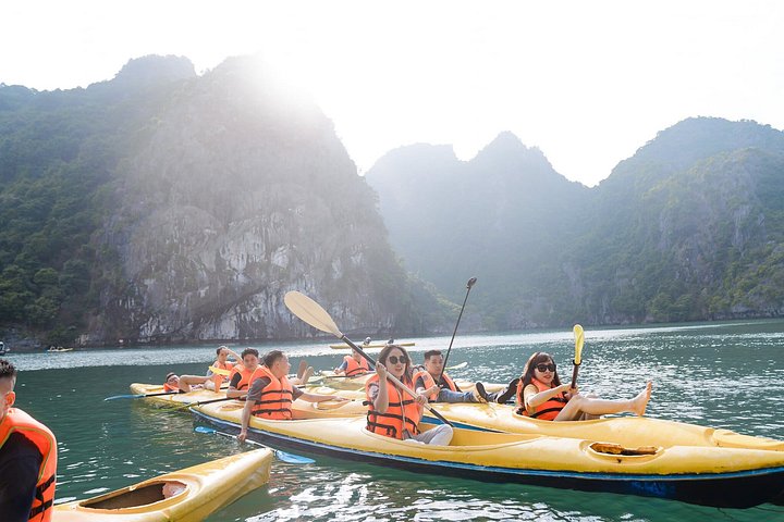 Lussuosa crociera notturna nella baia di Ha Long, Vietnam, con paesaggi mozzafiato e attività a bordo, foto 33 | wizardtrip