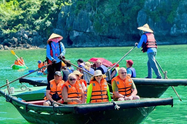 Lussuosa crociera notturna nella baia di Ha Long, Vietnam, con paesaggi mozzafiato e attività a bordo, foto 35 | wizardtrip