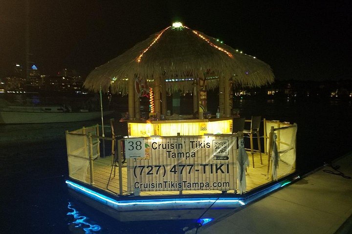 Profitez d'une croisière amusante sur un bar Tiki flottant dans le centre-ville de Tampa, en Floride, photo 7 | wizardtrip