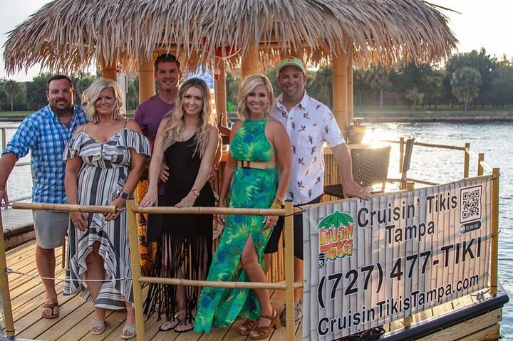 Profitez d'une croisière amusante sur un bar Tiki flottant dans le centre-ville de Tampa, en Floride, photo 9 | wizardtrip