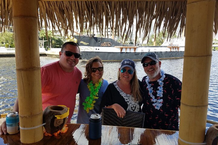 Profitez d'une croisière amusante sur un bar Tiki flottant dans le centre-ville de Tampa, en Floride, photo 11 | wizardtrip