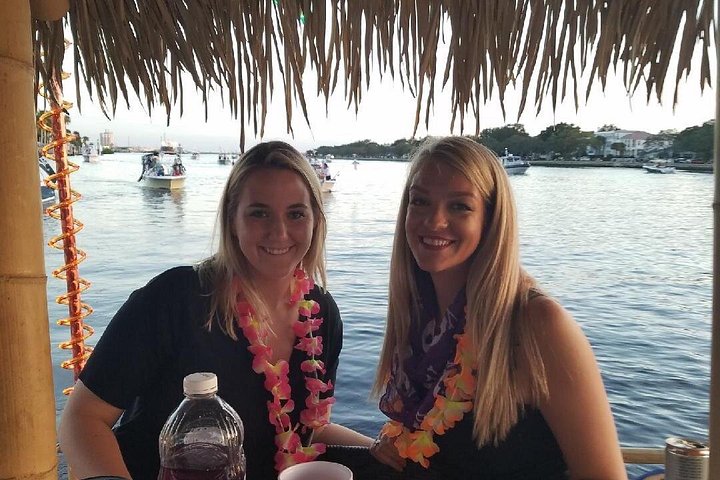 Profitez d'une croisière amusante sur un bar Tiki flottant dans le centre-ville de Tampa, en Floride, photo 14 | wizardtrip