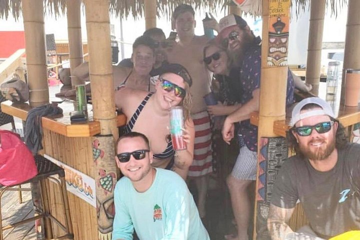 Profitez d'une croisière amusante sur un bar Tiki flottant dans le centre-ville de Tampa, en Floride, photo 16 | wizardtrip
