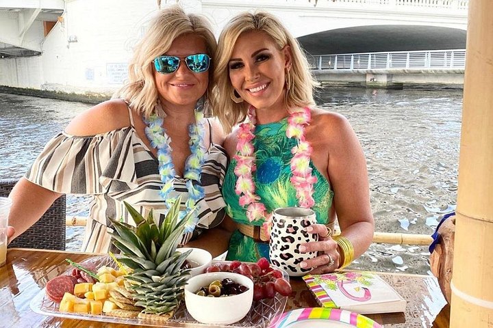 Profitez d'une croisière amusante sur un bar Tiki flottant dans le centre-ville de Tampa, en Floride, photo 18 | wizardtrip