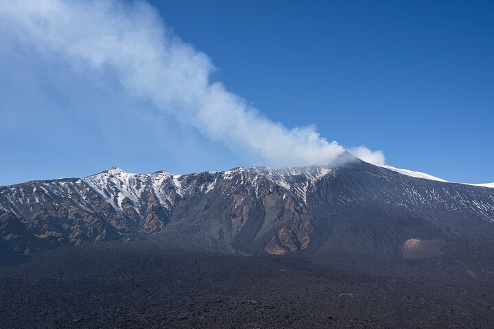 Verken de vulkanische landschappen, lavagrotten en kraters van de Etna tijdens een begeleide ochtendtour vanuit Catania met lunch, foto 7 | wizardtrip