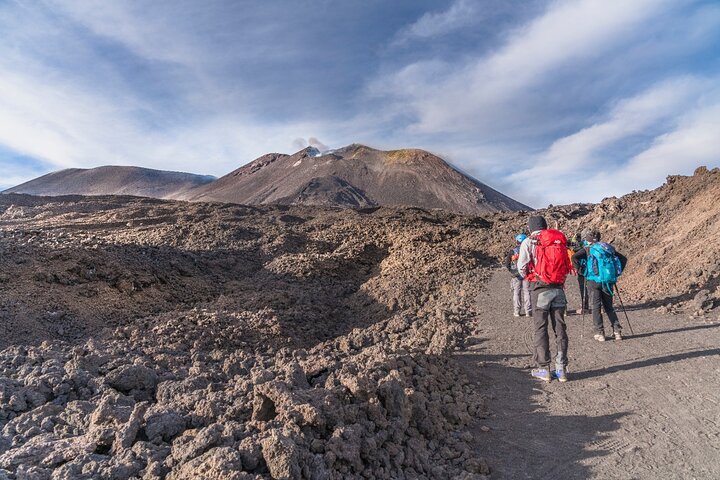 Verken de vulkanische landschappen, lavagrotten en kraters van de Etna tijdens een begeleide ochtendtour vanuit Catania met lunch, foto 8 | wizardtrip