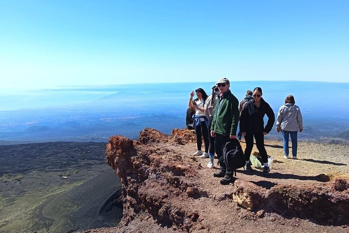 Verken de vulkanische landschappen, lavagrotten en kraters van de Etna tijdens een begeleide ochtendtour vanuit Catania met lunch, foto 18 | wizardtrip