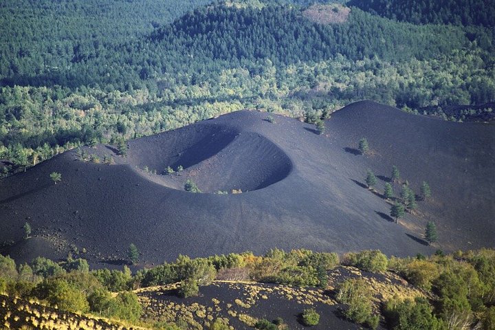 Verken de vulkanische landschappen, lavagrotten en kraters van de Etna tijdens een begeleide ochtendtour vanuit Catania met lunch, foto 20 | wizardtrip