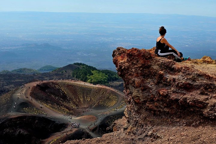 Verken de vulkanische landschappen, lavagrotten en kraters van de Etna tijdens een begeleide ochtendtour vanuit Catania met lunch, foto 23 | wizardtrip