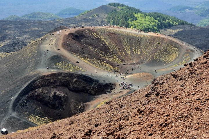 Verken de vulkanische landschappen, lavagrotten en kraters van de Etna tijdens een begeleide ochtendtour vanuit Catania met lunch, foto 27 | wizardtrip