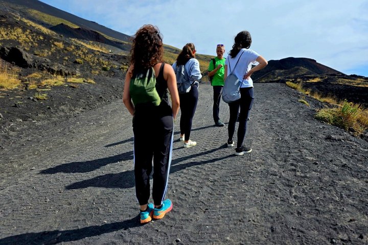 Verken de vulkanische landschappen, lavagrotten en kraters van de Etna tijdens een begeleide ochtendtour vanuit Catania met lunch, foto 29 | wizardtrip