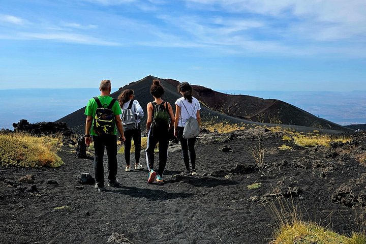Verken de vulkanische landschappen, lavagrotten en kraters van de Etna tijdens een begeleide ochtendtour vanuit Catania met lunch, foto 33 | wizardtrip
