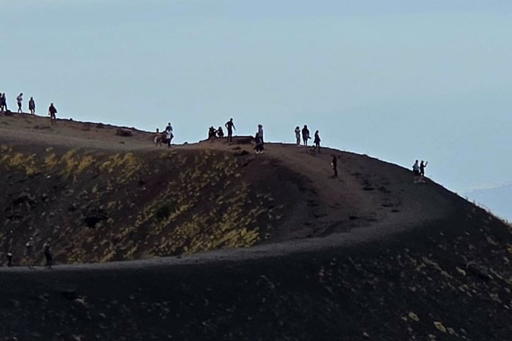 Verken de vulkanische landschappen, lavagrotten en kraters van de Etna tijdens een begeleide ochtendtour vanuit Catania met lunch, foto 34 | wizardtrip