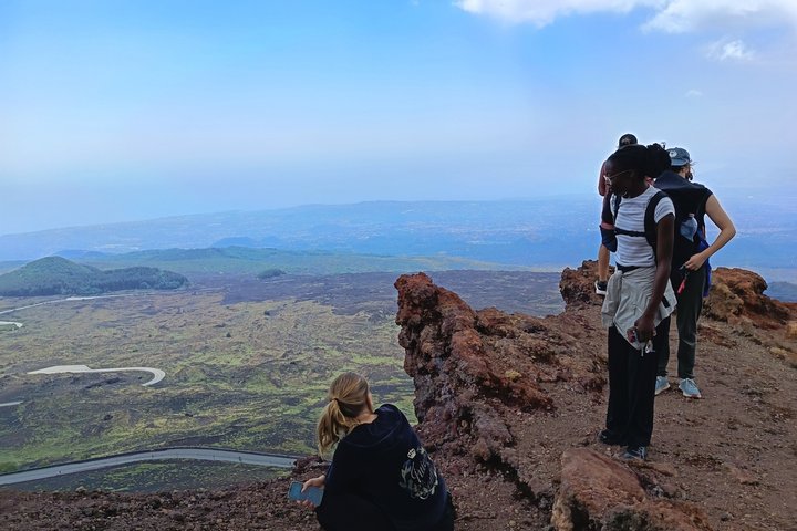 Verken de vulkanische landschappen, lavagrotten en kraters van de Etna tijdens een begeleide ochtendtour vanuit Catania met lunch, foto 40 | wizardtrip