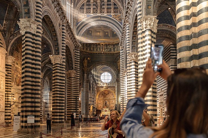 Ganztägige Tour von Florenz nach San Gimignano, Siena, Monteriggioni und Chianti mit Weinprobe und Mittagessen, Foto 20 | wizardtrip