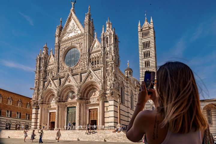 Begeleide dagtour door de iconische steden en landschappen van Toscane, inclusief Pisa, San Gimignano en Siena, foto 17 | wizardtrip
