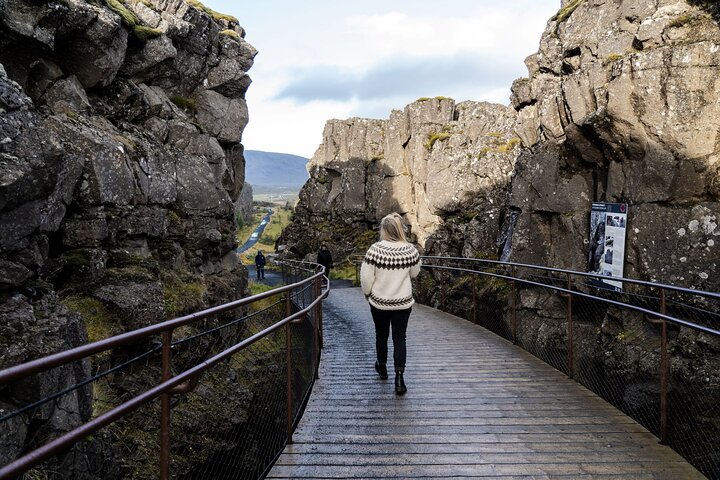 Excursão guiada de autocarro pelo Círculo Dourado da Islândia a partir de Reykjavik, com geysers, cascatas e parques nacionais, foto 15 | wizardtrip