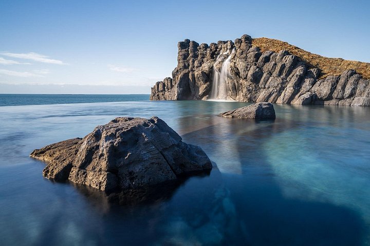 Découvrez le spa géothermique Sky Lagoon à Reykjavik, Islande, avec sa piscine à débordement et ses rituels uniques, photo 7 | wizardtrip
