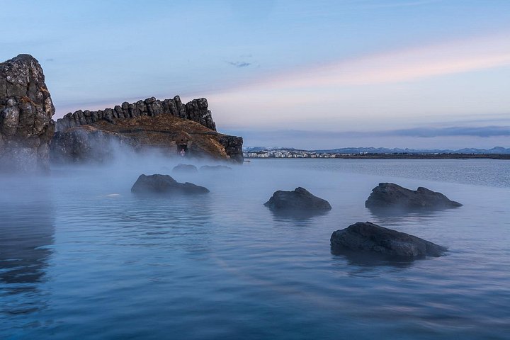 Découvrez le spa géothermique Sky Lagoon à Reykjavik, Islande, avec sa piscine à débordement et ses rituels uniques, photo 18 | wizardtrip