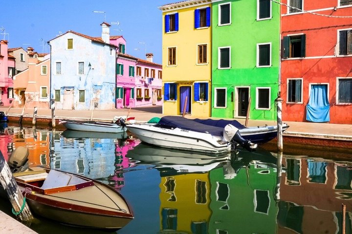 Half Day Murano & Burano Islands Small Group Tour by Private Boat | wizardtrip