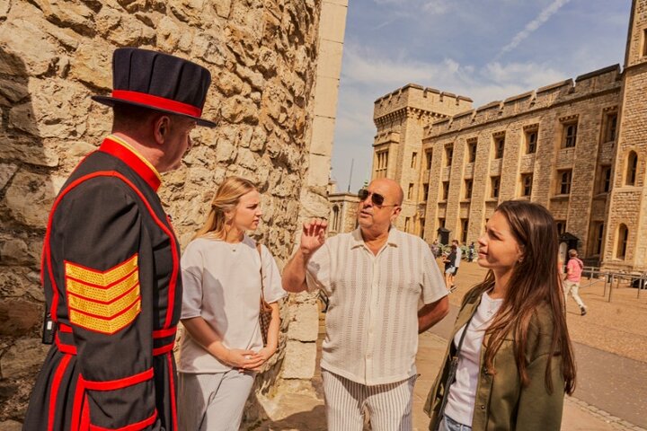 VIP Beefeaters Meet & Greet with Tower of London Guided Tour | wizardtrip