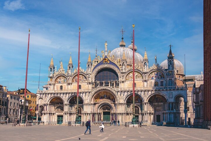 St. Mark's Basilica & Doge's Palace Guided Tour with Gondola Ride | wizardtrip