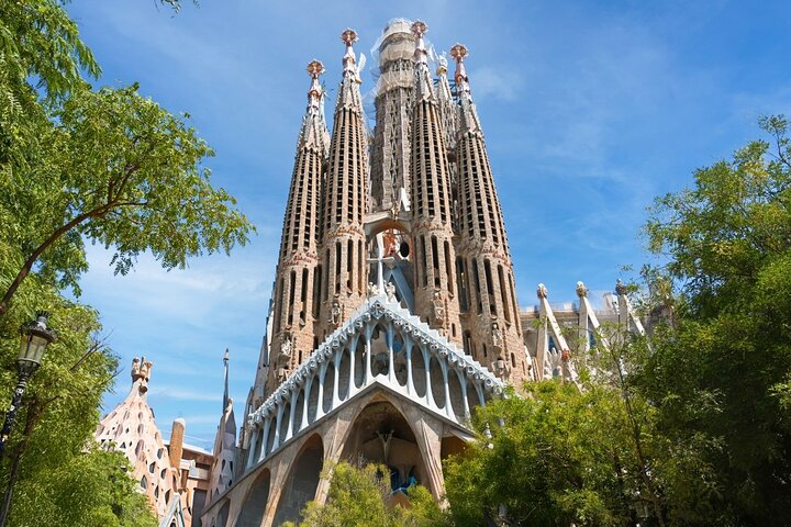 Fast Track: Sagrada Família Guided Tour | wizardtrip