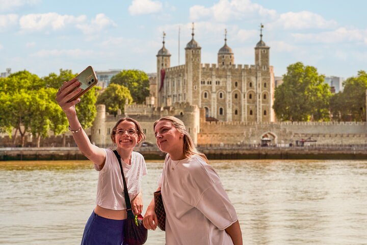 Tower of London Guided Tour with Optional Thames River Cruise | wizardtrip