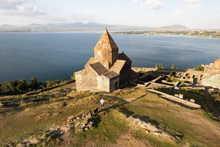 Excursion panoramique des monastères de Sevan, Dilijan, Haghartsin et Goshavank depuis Erevan, Arménie, photo 6 | wizardtrip