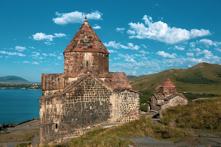 Excursion panoramique des monastères de Sevan, Dilijan, Haghartsin et Goshavank depuis Erevan, Arménie, photo 9 | wizardtrip