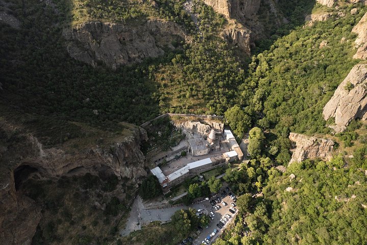 エレバンからのガイドツアーで、古代アルメニアの神殿、修道院、自然の驚異を探索しましょう、写真9 | wizardtrip