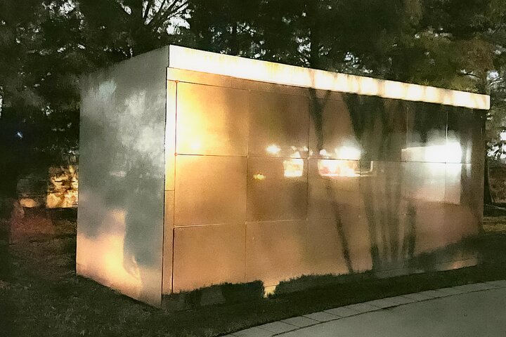 Passeio noturno de ônibus por cemitério assombrado em Nova Orleans com equipamento de caça a fantasmas, foto 9 | wizardtrip