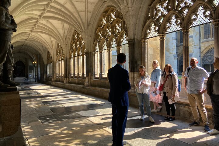 Guidet rundvisning i Westminster Abbey i London, der viser dens historiske og arkitektoniske betydning, foto 10 | wizardtrip