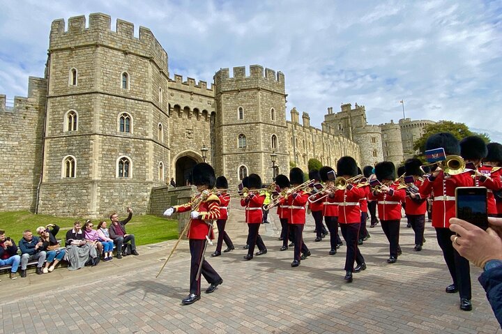 Excursion d'une journée à Stonehenge, Windsor et Bath avec déjeuner dans un pub historique | wizardtrip