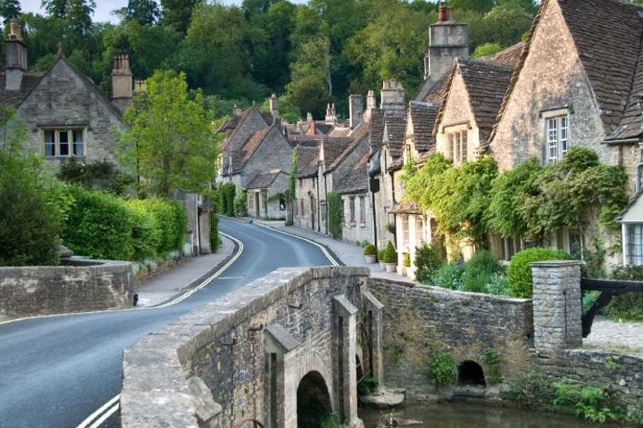 Day trip to the Cotswolds from London, featuring charming villages, rolling hills, and traditional architecture, photo 6 | wizardtrip
