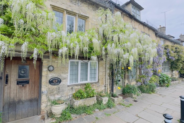 Day trip to the Cotswolds from London, featuring charming villages, rolling hills, and traditional architecture, photo 11 | wizardtrip