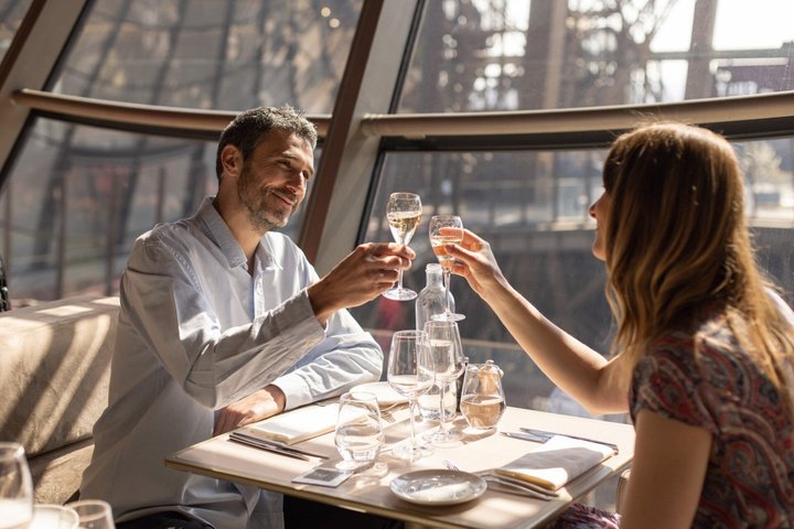 Paris Day Trip from London: Guided Tour & Eiffel Tower Lunch Option | wizardtrip