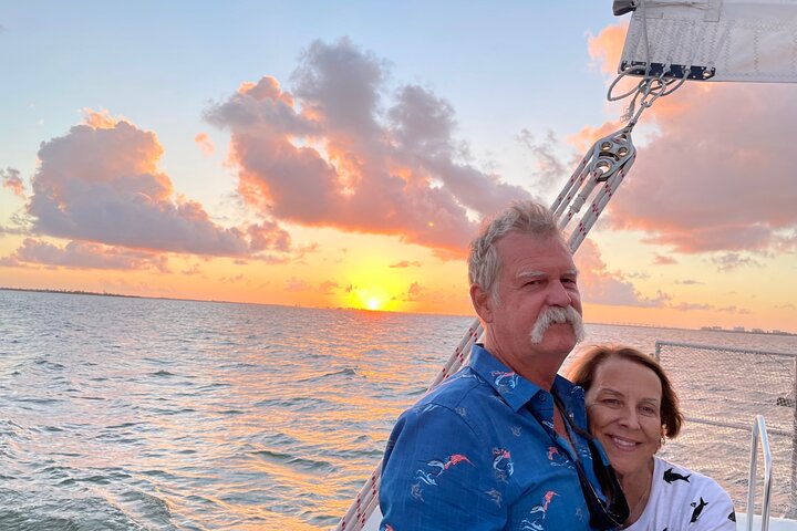 Disfruta de un hermoso crucero al atardecer en catamarán en Fort Myers, Florida, foto 19 | wizardtrip