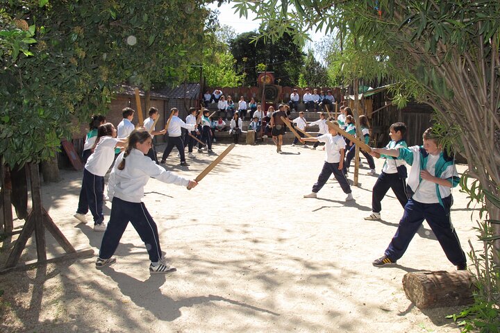 Lär dig gladiatorkamp och klä dig i traditionell romersk dräkt på en skola nära Colosseum i Rom, foto 12 | wizardtrip