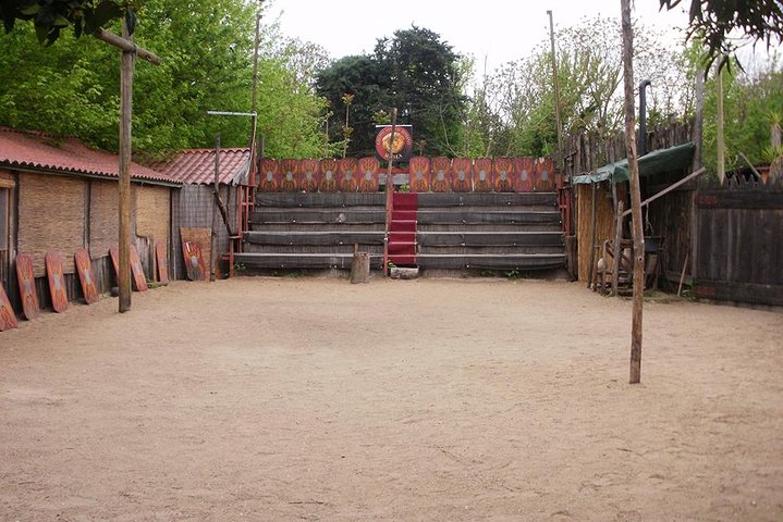 Lär dig gladiatorkamp och klä dig i traditionell romersk dräkt på en skola nära Colosseum i Rom, foto 13 | wizardtrip