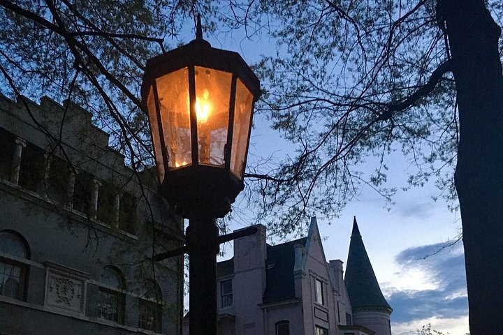 Un tour guidato a piedi per le strade storiche e infestate di Old Louisville, nota per la sua architettura vittoriana, foto 9 | wizardtrip
