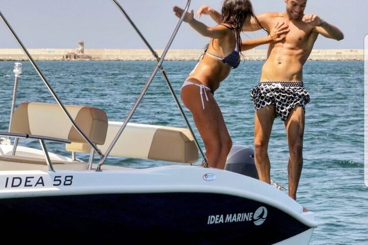 Rent a boat to explore the Amalfi Coast and Capri, enjoying swimming and relaxation, photo 6 | wizardtrip