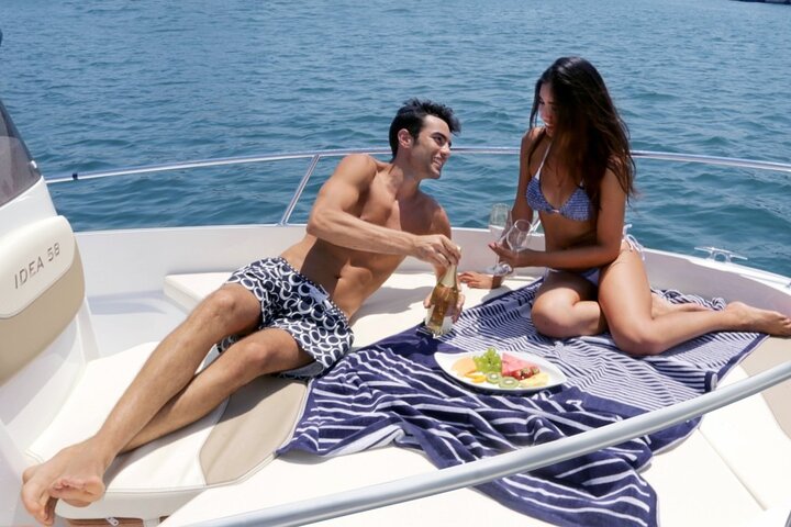 Rent a boat to explore the Amalfi Coast and Capri, enjoying swimming and relaxation, photo 7 | wizardtrip