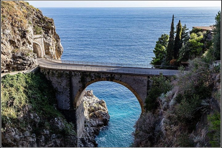 Rent a boat to explore the Amalfi Coast and Capri, enjoying swimming and relaxation, photo 9 | wizardtrip