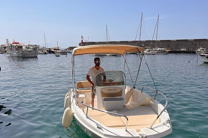 Rent a boat to explore the Amalfi Coast and Capri, enjoying swimming and relaxation, photo 14 | wizardtrip
