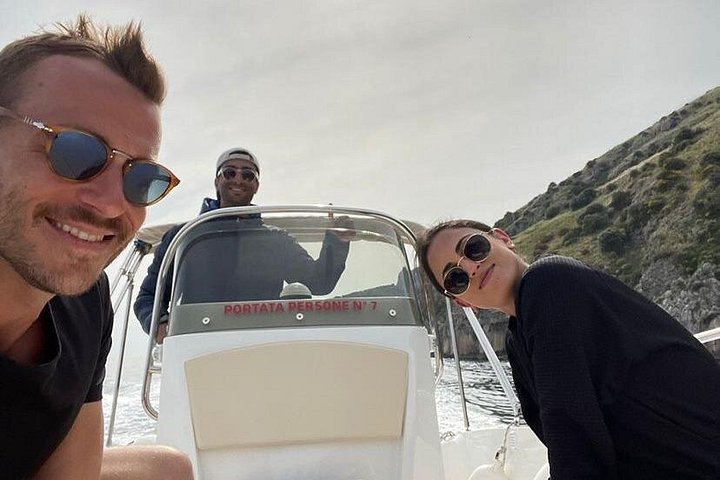 Rent a boat to explore the Amalfi Coast and Capri, enjoying swimming and relaxation, photo 18 | wizardtrip