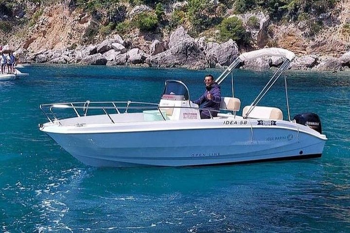 Rent a boat to explore the Amalfi Coast and Capri, enjoying swimming and relaxation, photo 20 | wizardtrip
