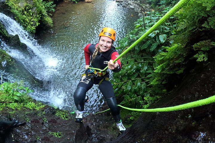 Canyoning-Abenteuer in Ribeira dos Caldeirões, São Miguel | wizardtrip